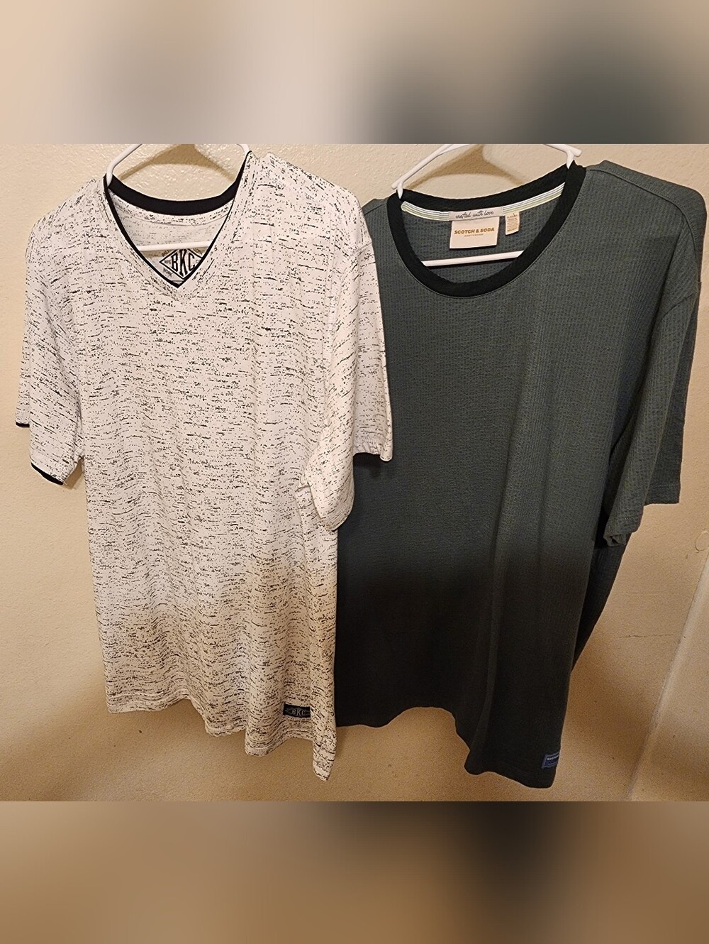 BKC Co. White V-neck & Black Specle Scotch & Soda Green Textured Tee Bundle